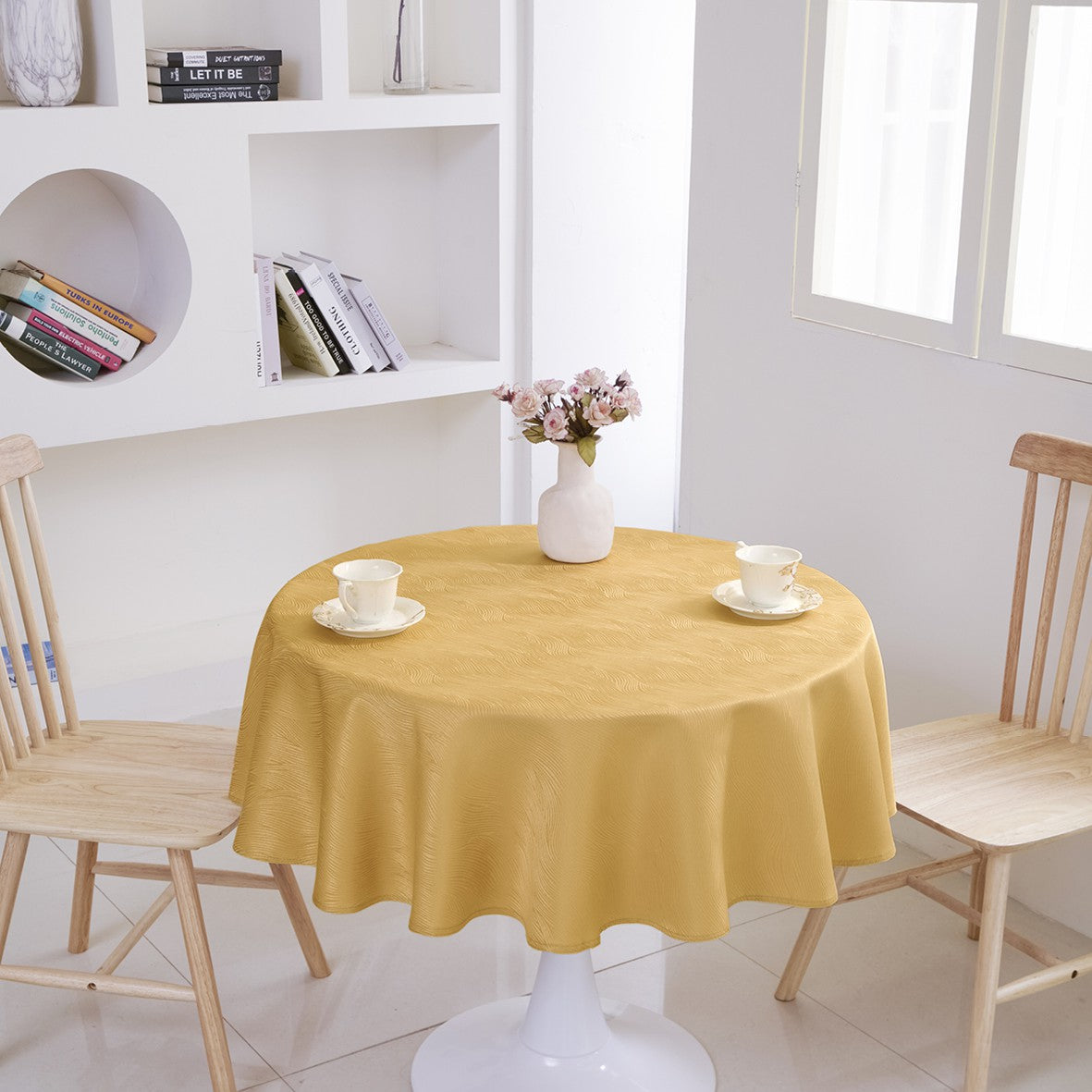 Rippling Wave Jacquard Tablecloth – Gold (Round)