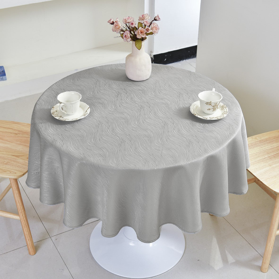 Rippling Wave Jacquard Tablecloth – Silver (Round)