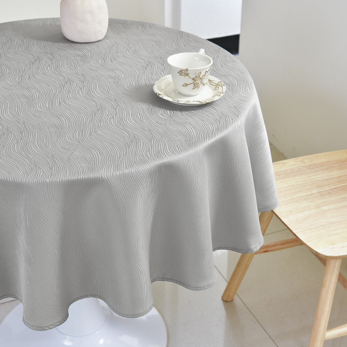 Rippling Wave Jacquard Tablecloth – Silver (Round)