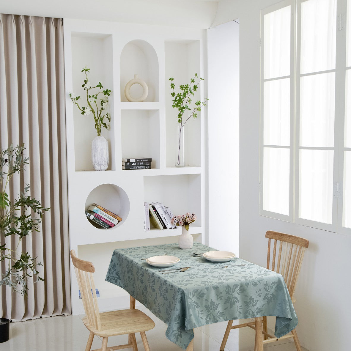 Classic Floral Jacquard Tablecloth – Sage Green (Rectangle)