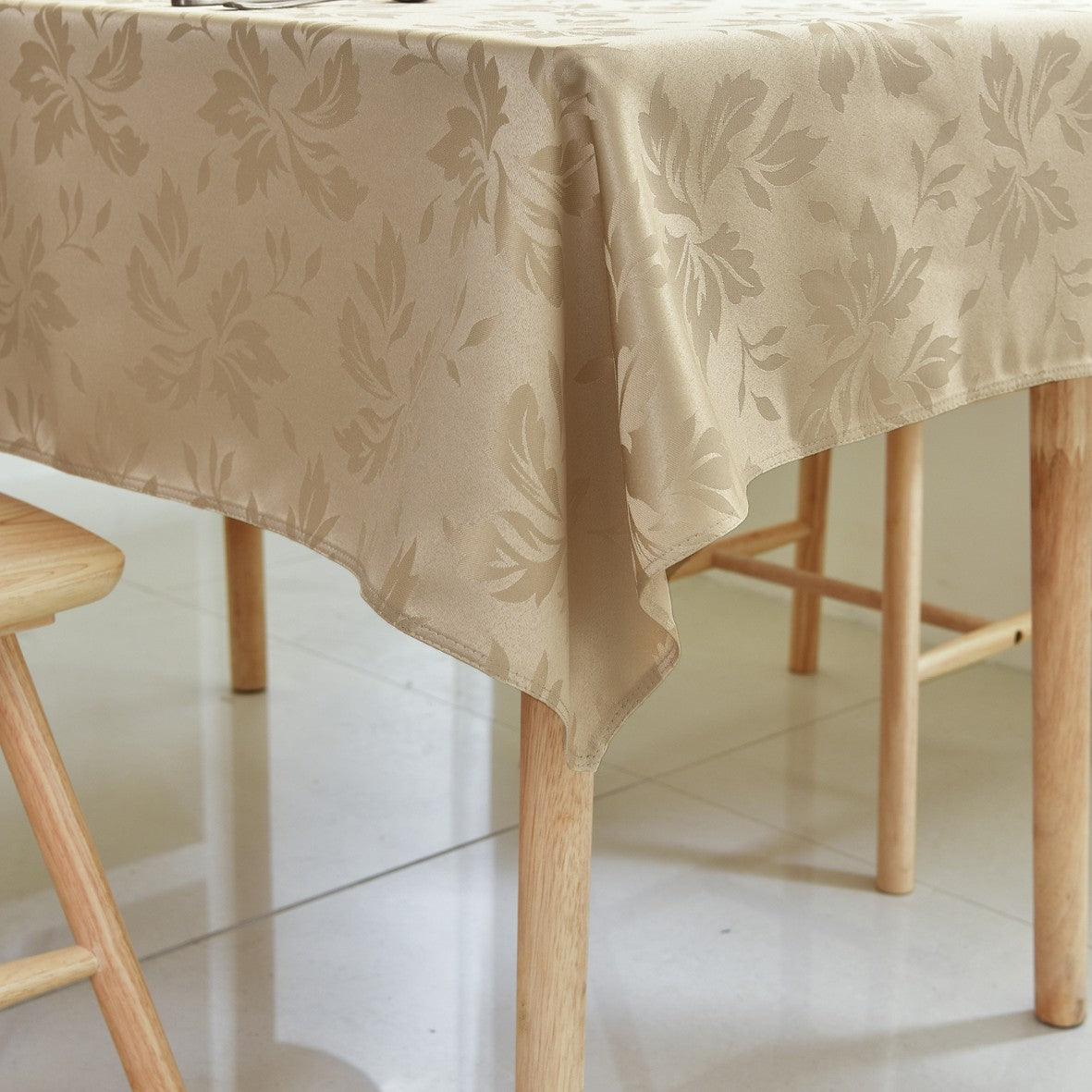 Classic Floral Jacquard Tablecloth – Champagne (Rectangle)
