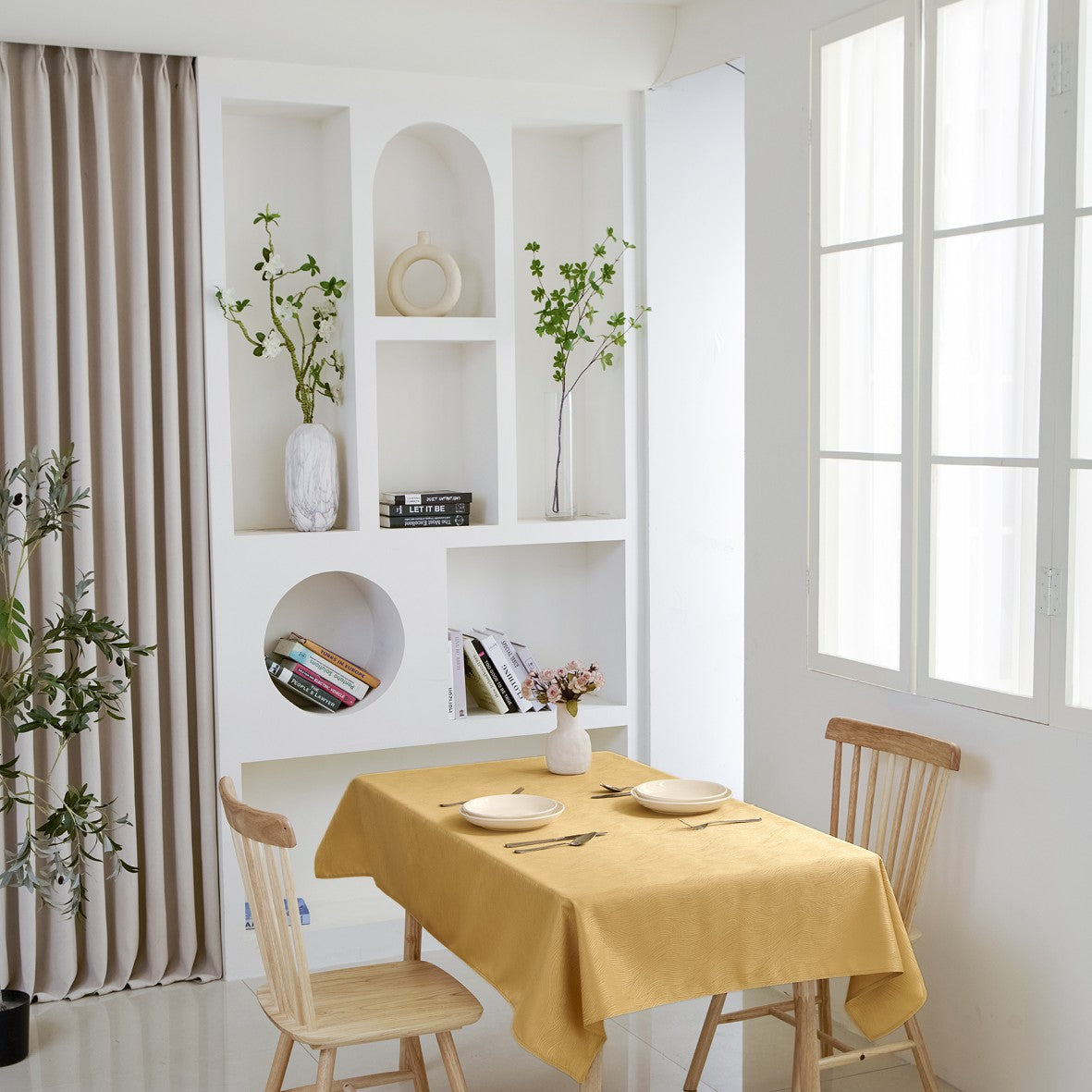 Rippling Wave Jacquard Tablecloth – Gold (Rectangle)