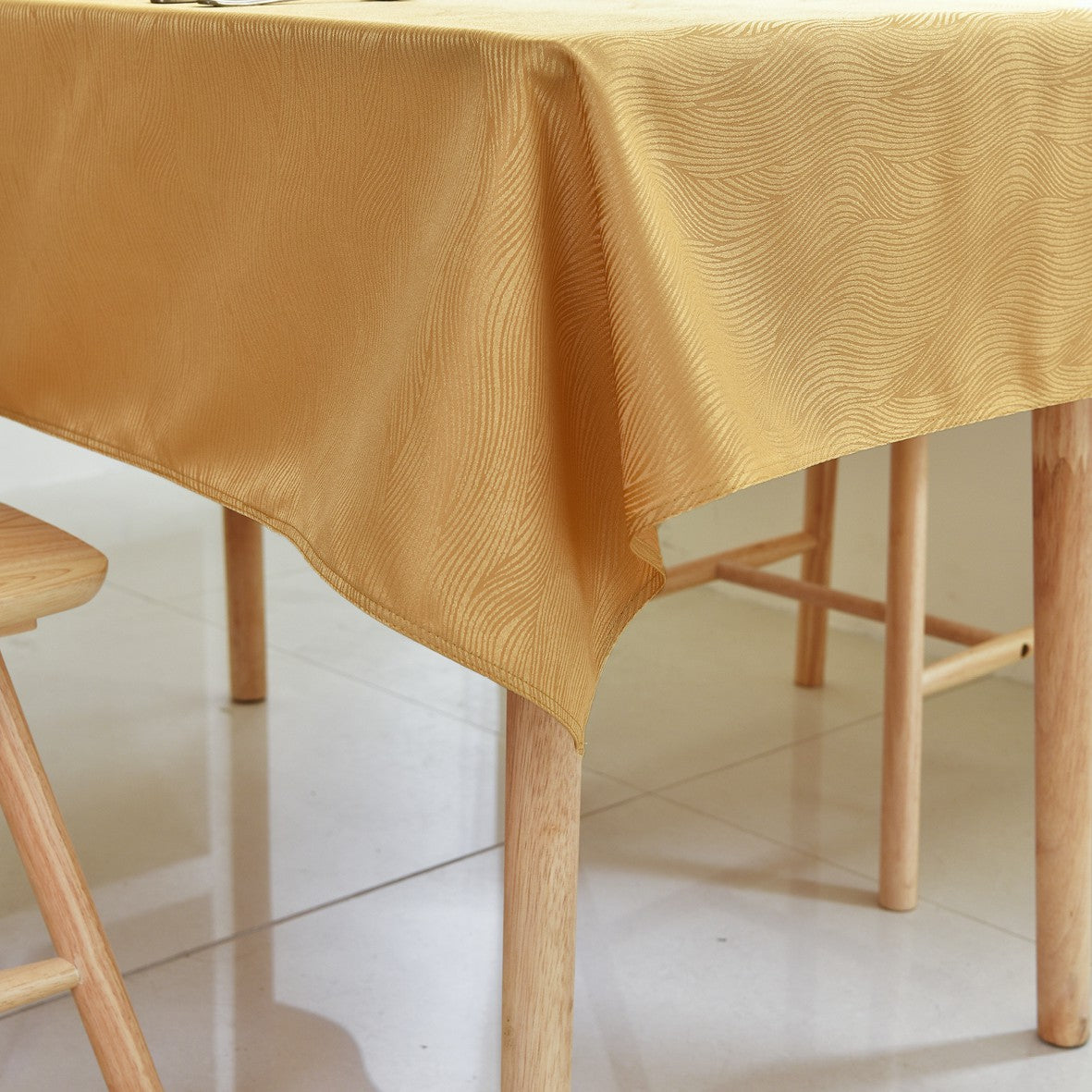 Rippling Wave Jacquard Tablecloth – Gold (Rectangle)