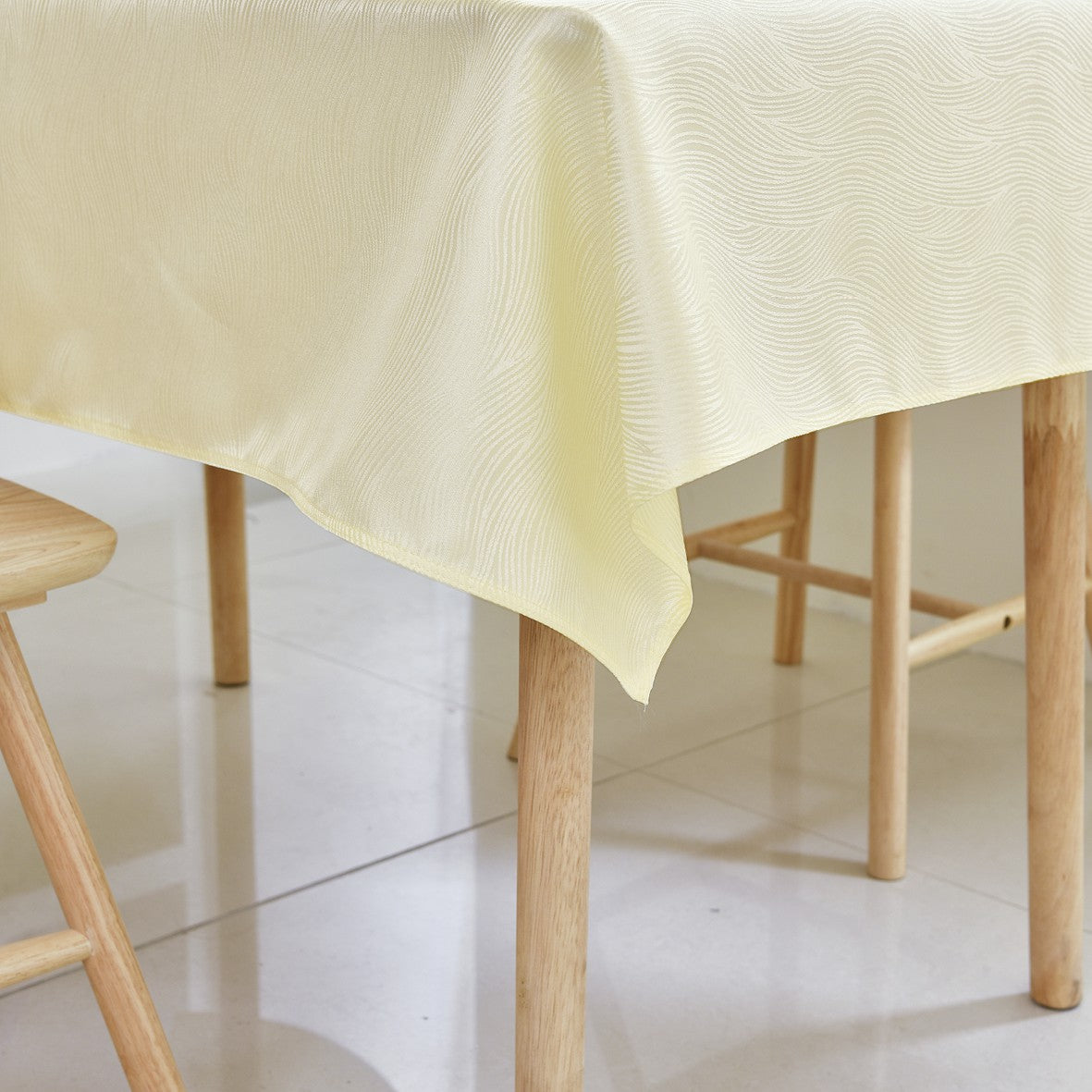 Rippling Wave Jacquard Tablecloth – Ivory (Rectangle)