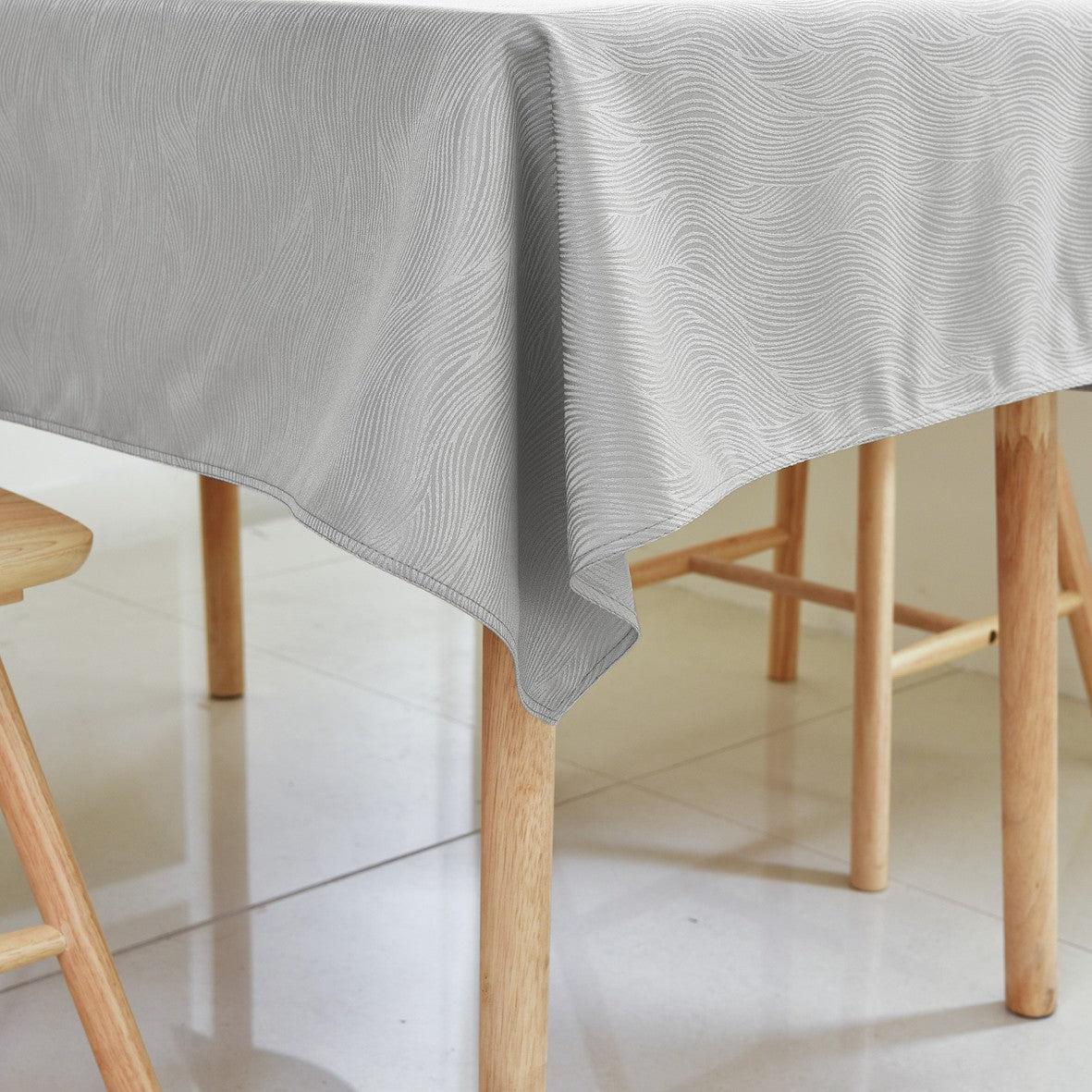 Rippling Wave Jacquard Tablecloth – Silver (Rectangle)