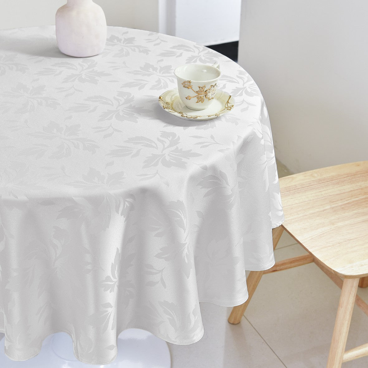 Classic Floral Jacquard Tablecloth – White (Round)