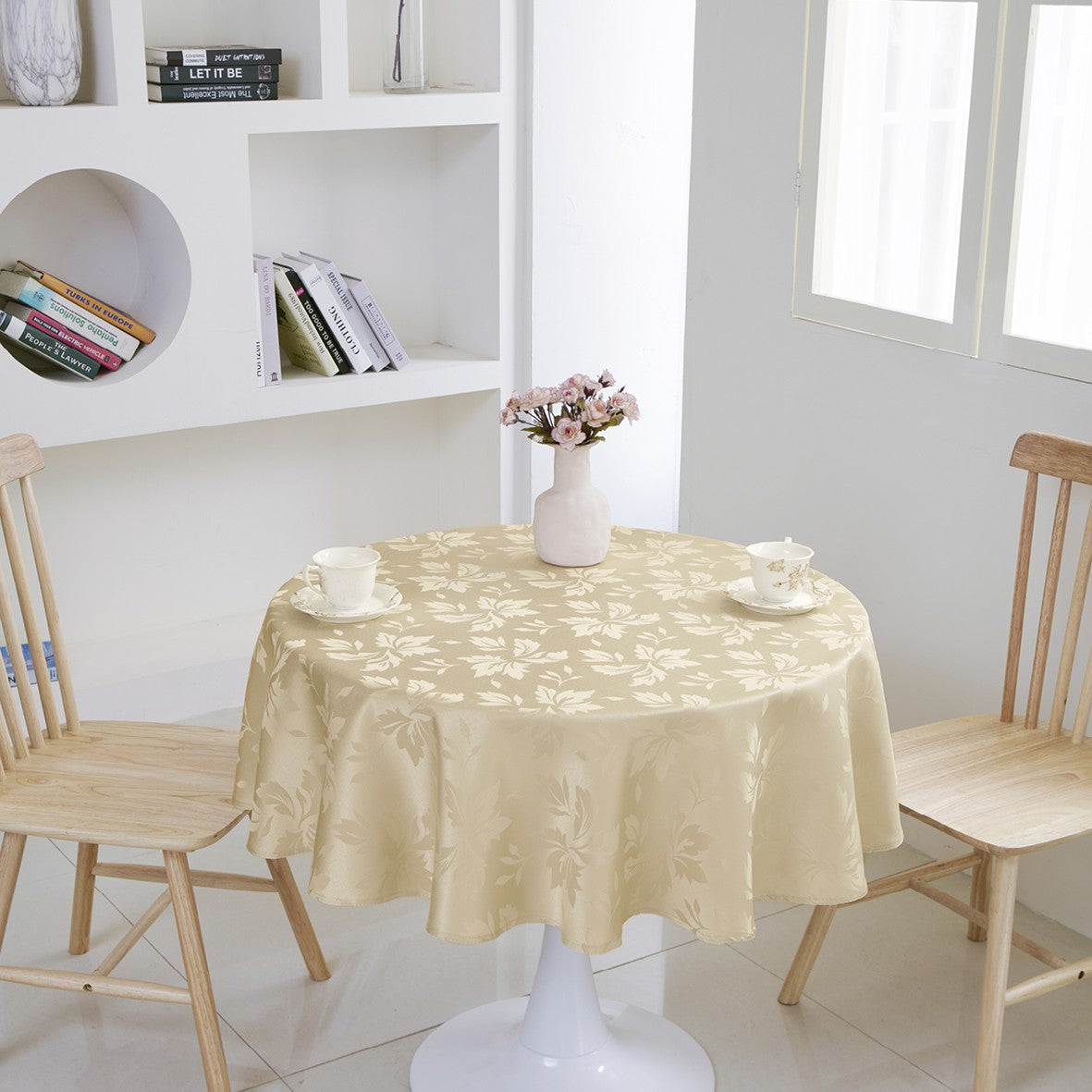 Classic Floral Jacquard Tablecloth – Champagne (Round)