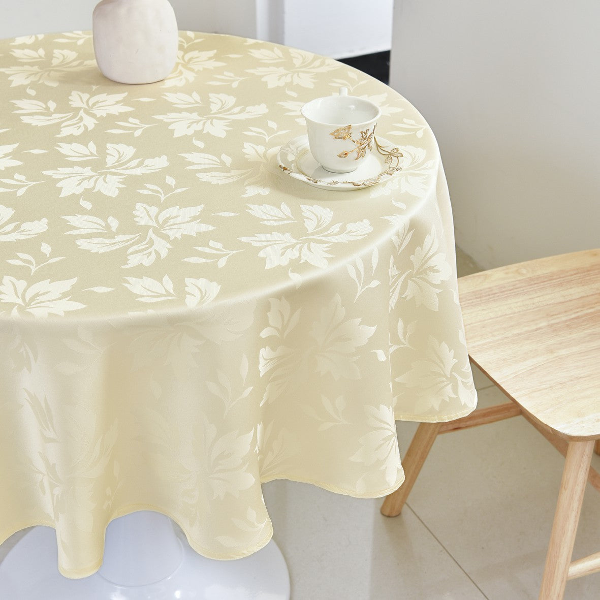 Classic Floral Jacquard Tablecloth – Ivory (Round)