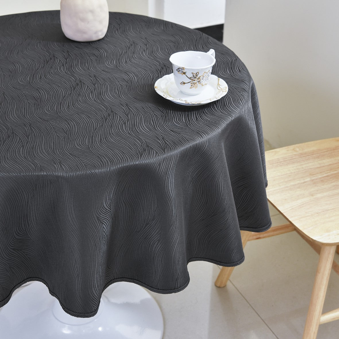 Rippling Wave Jacquard Tablecloth – Charcoal (Round)