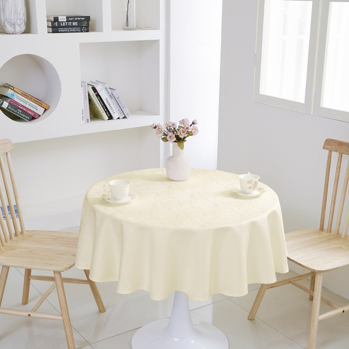 Rippling Wave Jacquard Tablecloth – Ivory (Round)