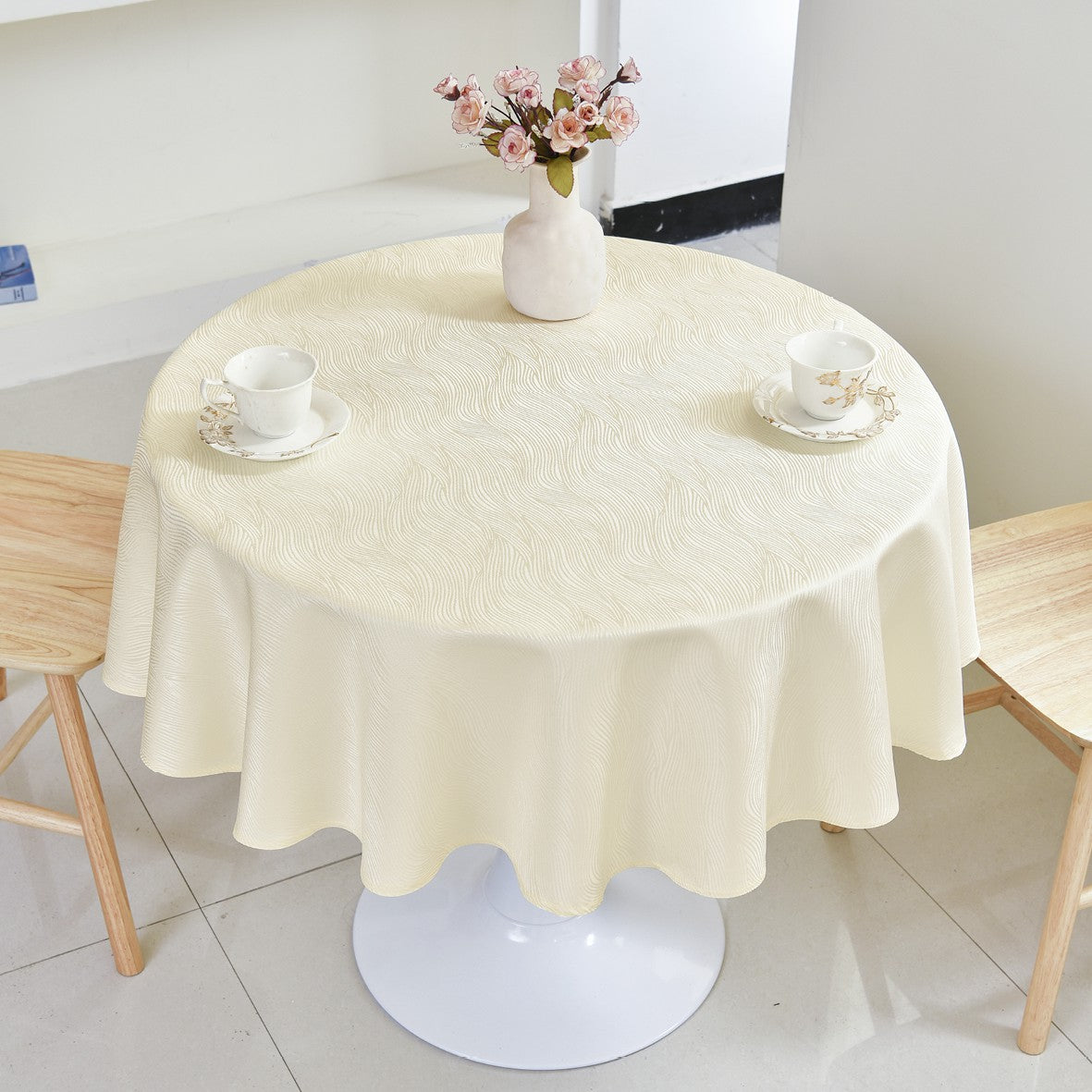 Rippling Wave Jacquard Tablecloth – Ivory (Round)
