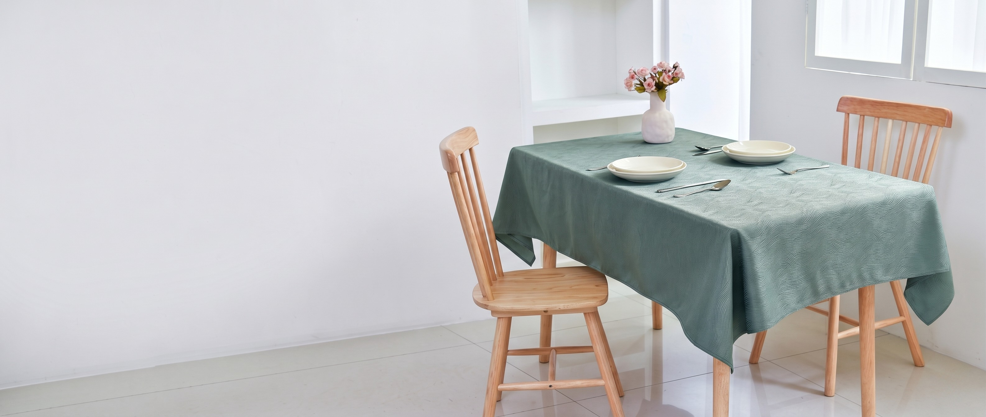 Spillproof Luxury for Everyday Dinners